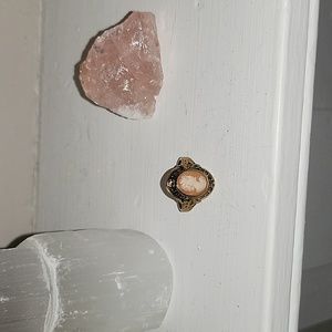 Gold Tone Cameo Ring